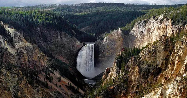 cascada in Yellowstone