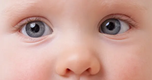 ochii de bebelus